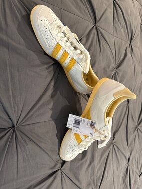 adidas Cream and Yellow Retro-Style Women's Sneakers